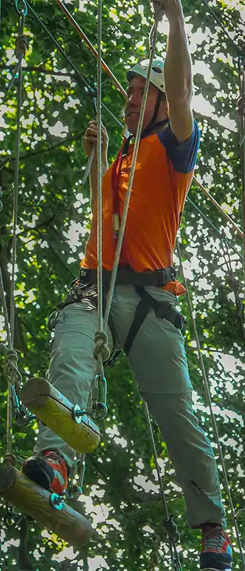 Baumklettern Spielmöglichkeiten für Familien mit Kindern