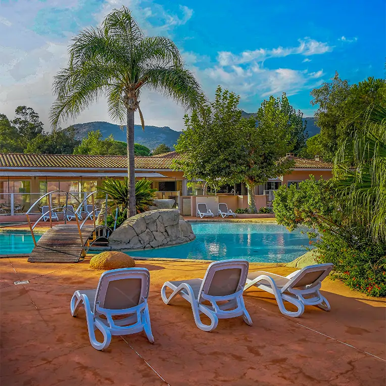 Gute Laune und Entspannung in unserem Pool auf Korsika