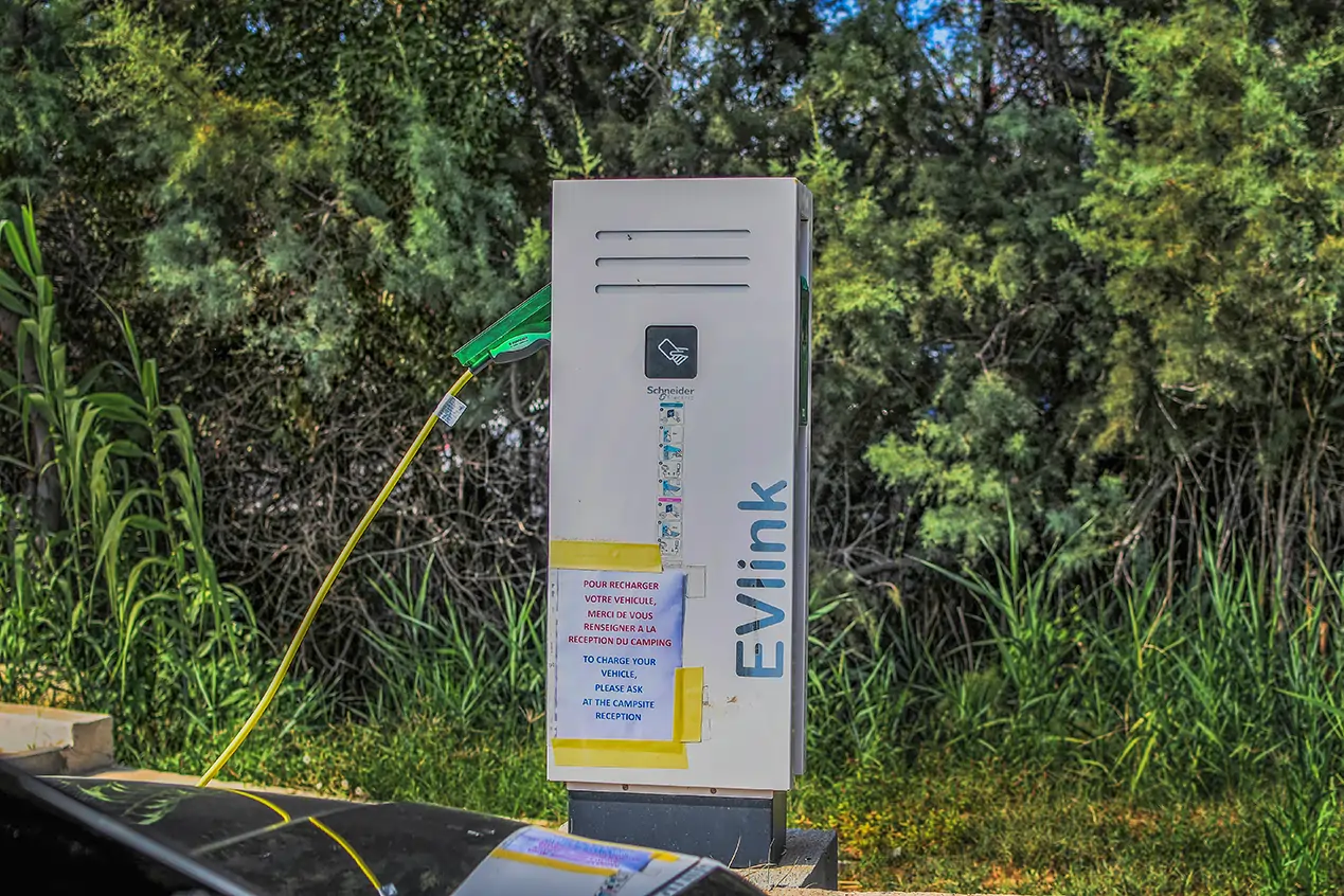 gebührenpflichtige Ladestation Camping les castors