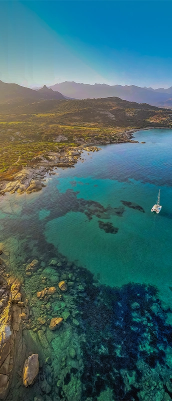 das türkisfarbene Meer der Schönheitsinsel