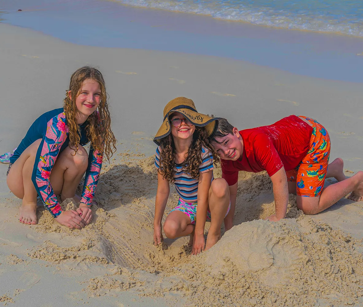 Das Glück liegt unter der Sonne und an den korsischen Stränden.