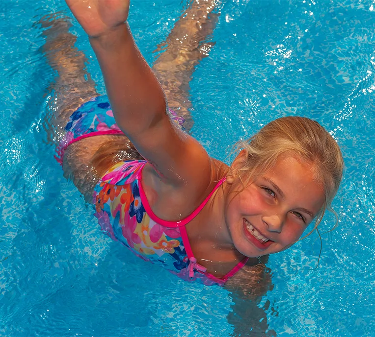 Die Kleinsten finden sich im Planschbecken wieder.