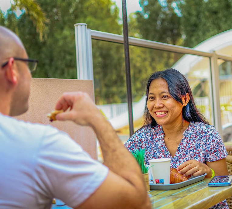 Frühstücksbuffet auf dem Campingplatz Les Castors