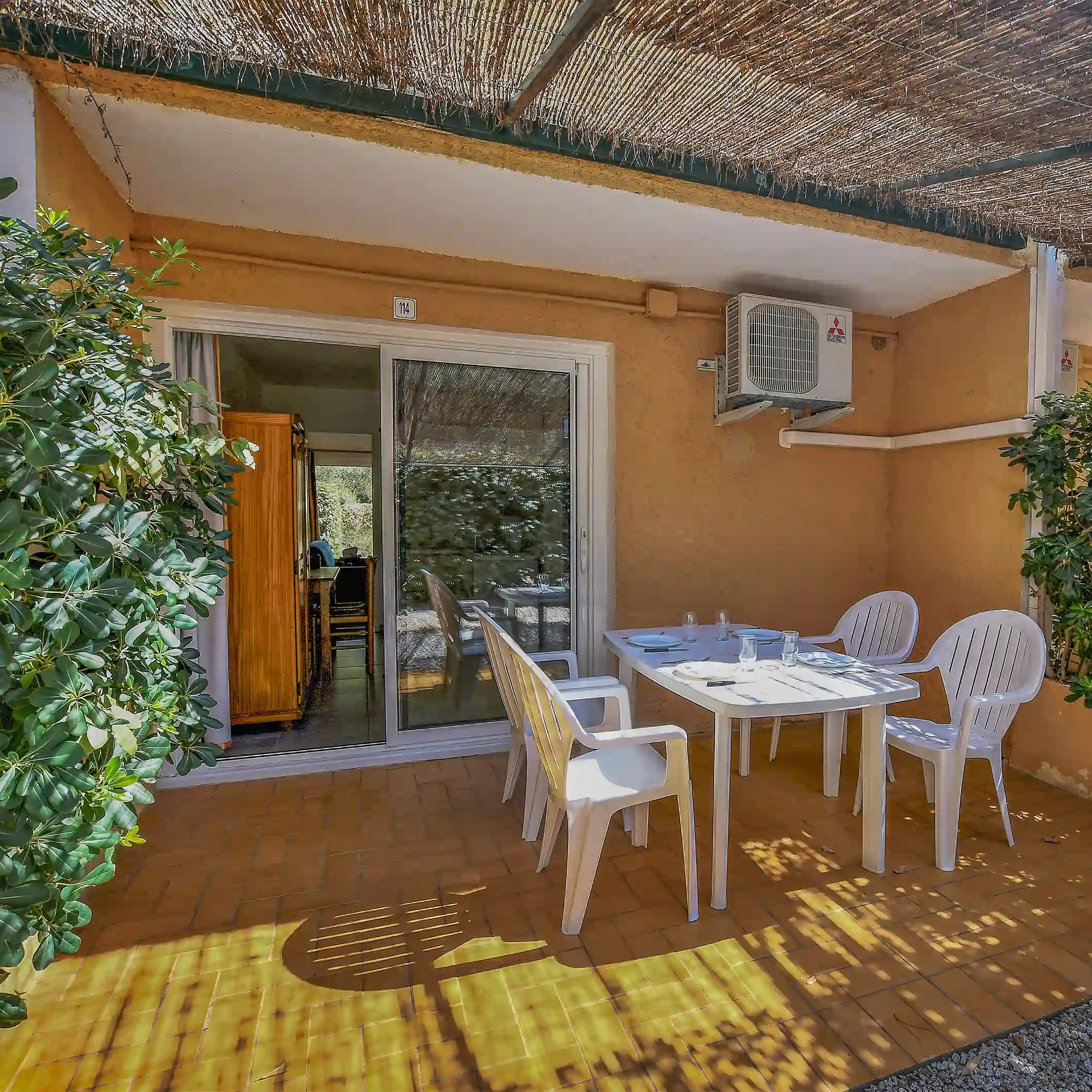 Genießen Sie die korsische Sonne auf Ihrer Terrasse in der Residenz Les Castors.