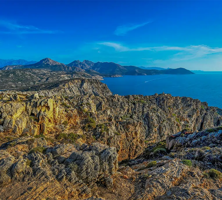 Reliefs, die zum Klettern geeignet sind